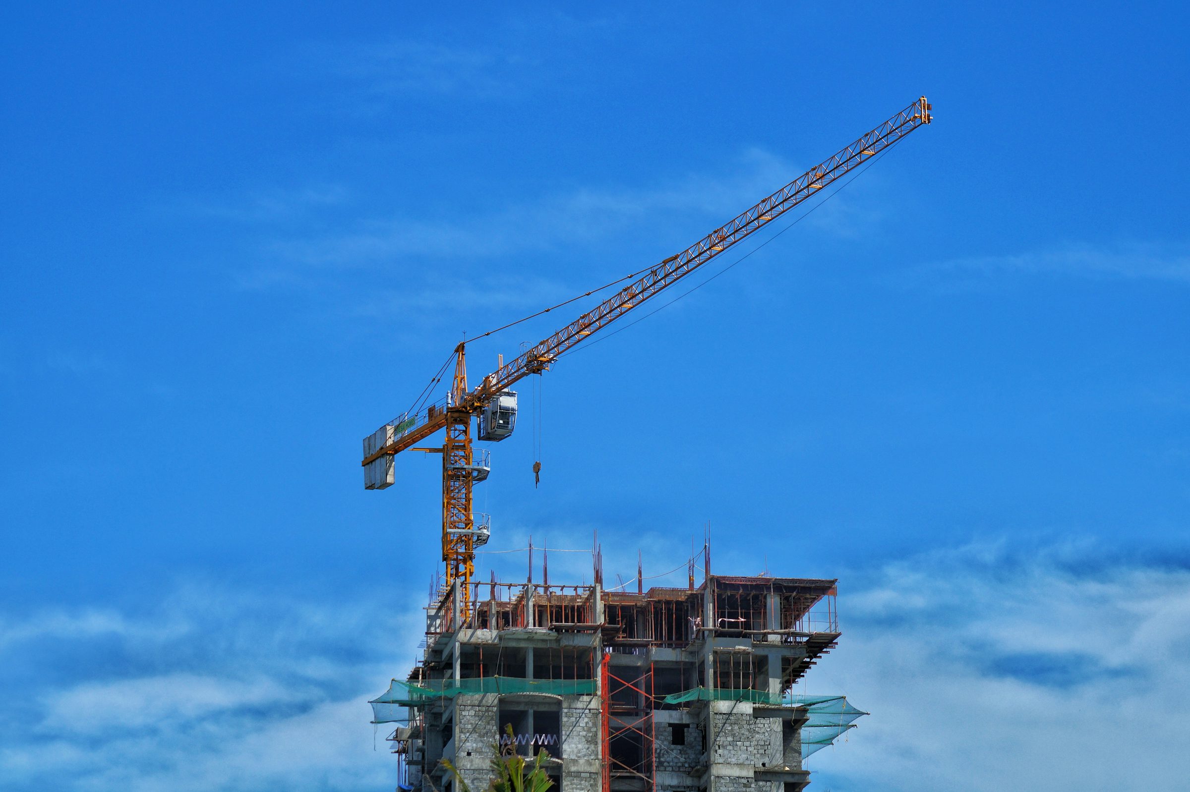 Tower crane above a reinforced-concrete building under construction